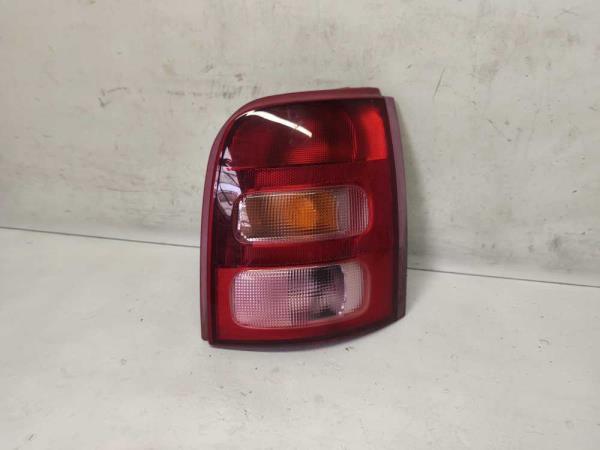 FEU ARRIERE DROIT NISSAN - Vue 1